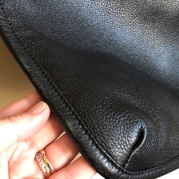 Tory Burch Black Britten Swingpack Leather Bag - Picture 14 of 15